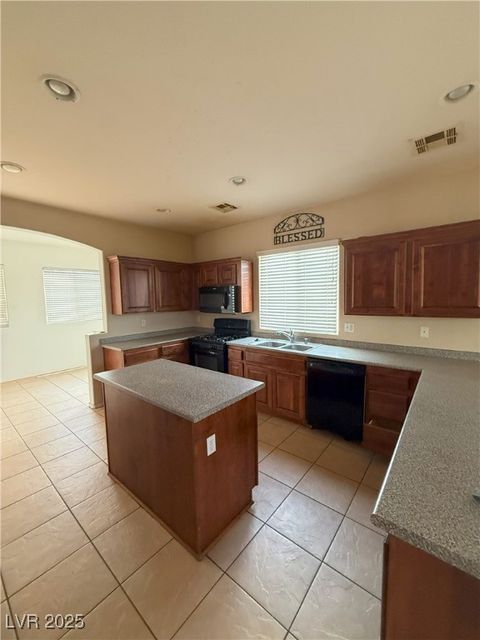 16 Goldleaf Falls Avenue North Las Vegas NV 89031