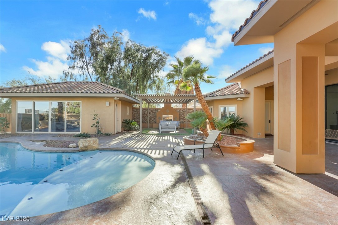 Las Vegas, Nevada 89118, United States, 6 Bedrooms Bedrooms, ,4 BathroomsBathrooms,Residential,Active,256393