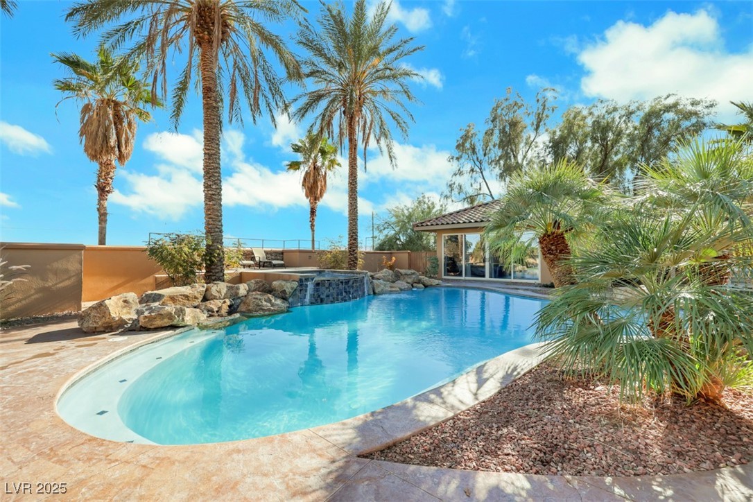 Las Vegas, Nevada 89118, United States, 6 Bedrooms Bedrooms, ,4 BathroomsBathrooms,Residential,Active,256393