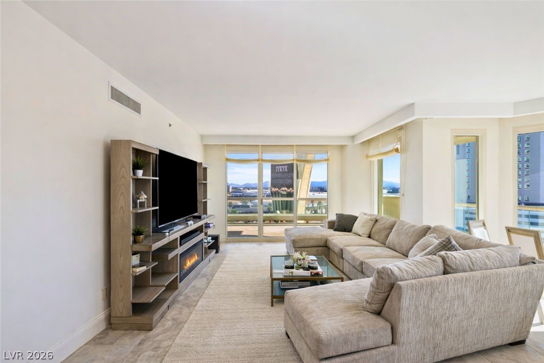 2857 Paradise Road 905