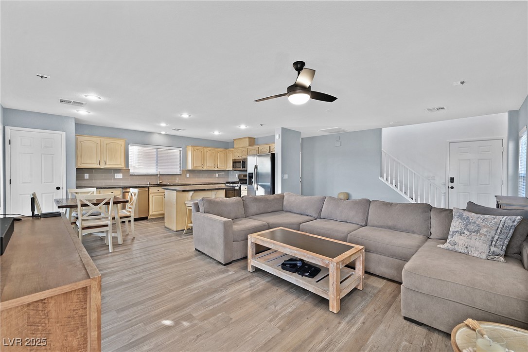 Las Vegas, Nevada 89138, United States, 3 Bedrooms Bedrooms, ,2 BathroomsBathrooms,Residential,Pending,11423