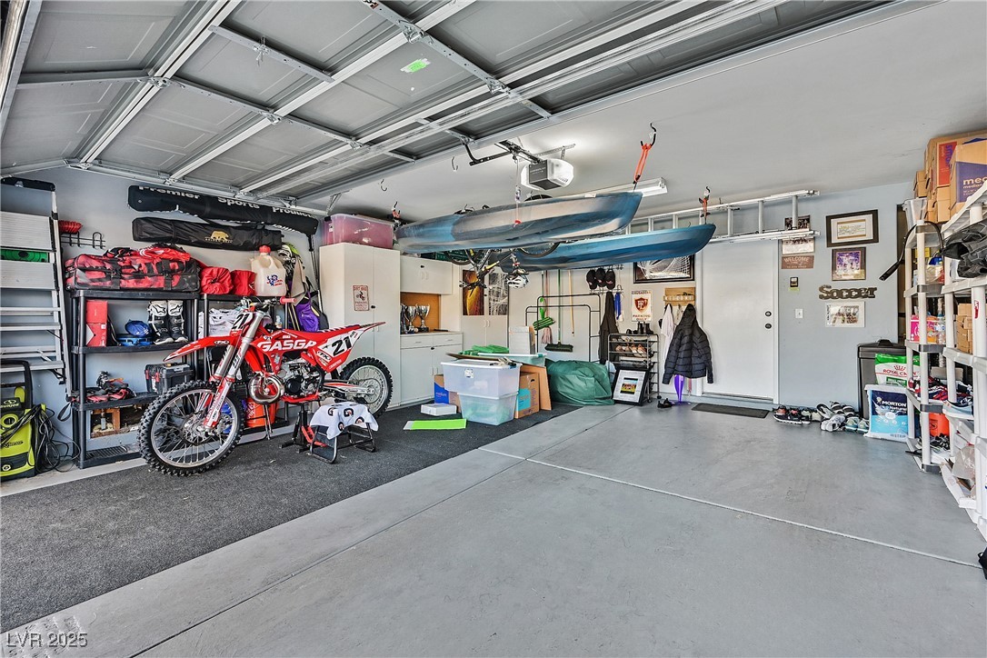 Las Vegas, Nevada 89138, United States, 3 Bedrooms Bedrooms, ,2 BathroomsBathrooms,Residential,Pending,11423