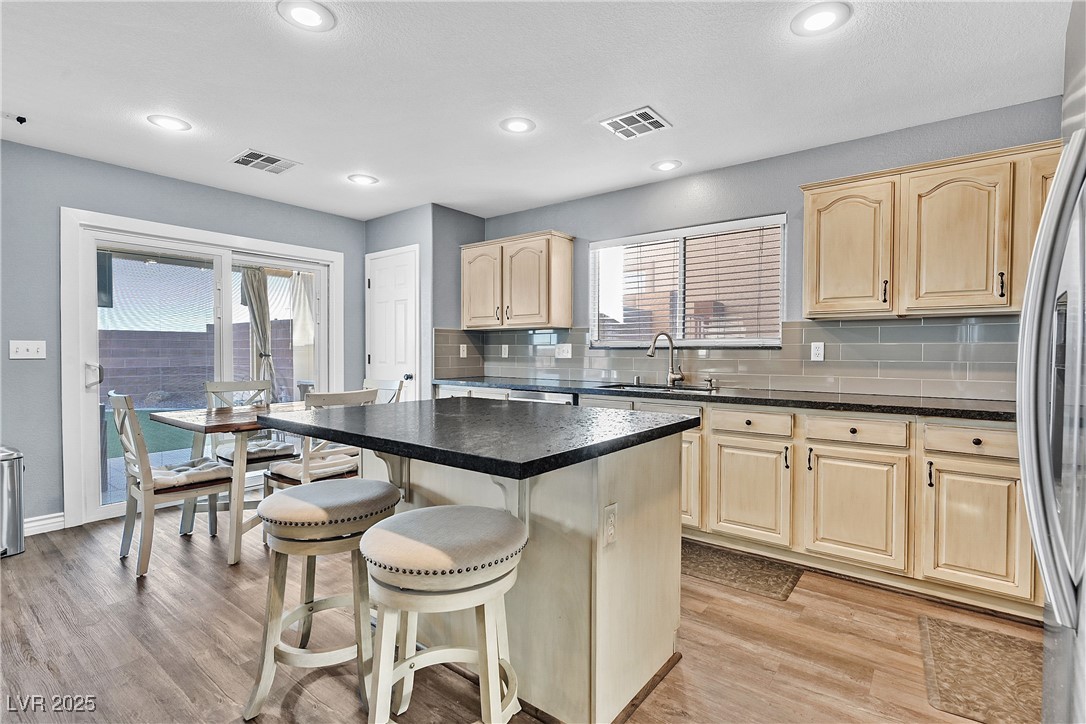 Las Vegas, Nevada 89138, United States, 3 Bedrooms Bedrooms, ,2 BathroomsBathrooms,Residential,Pending,11423