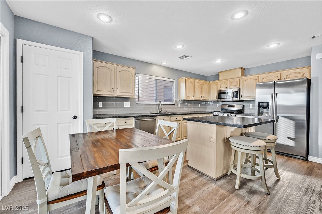 Las Vegas, Nevada 89138, United States, 3 Bedrooms Bedrooms, ,2 BathroomsBathrooms,Residential,Pending,11423