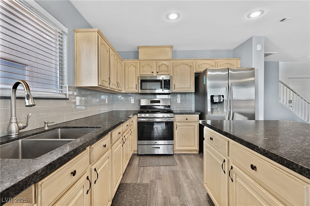 Las Vegas, Nevada 89138, United States, 3 Bedrooms Bedrooms, ,2 BathroomsBathrooms,Residential,Pending,11423