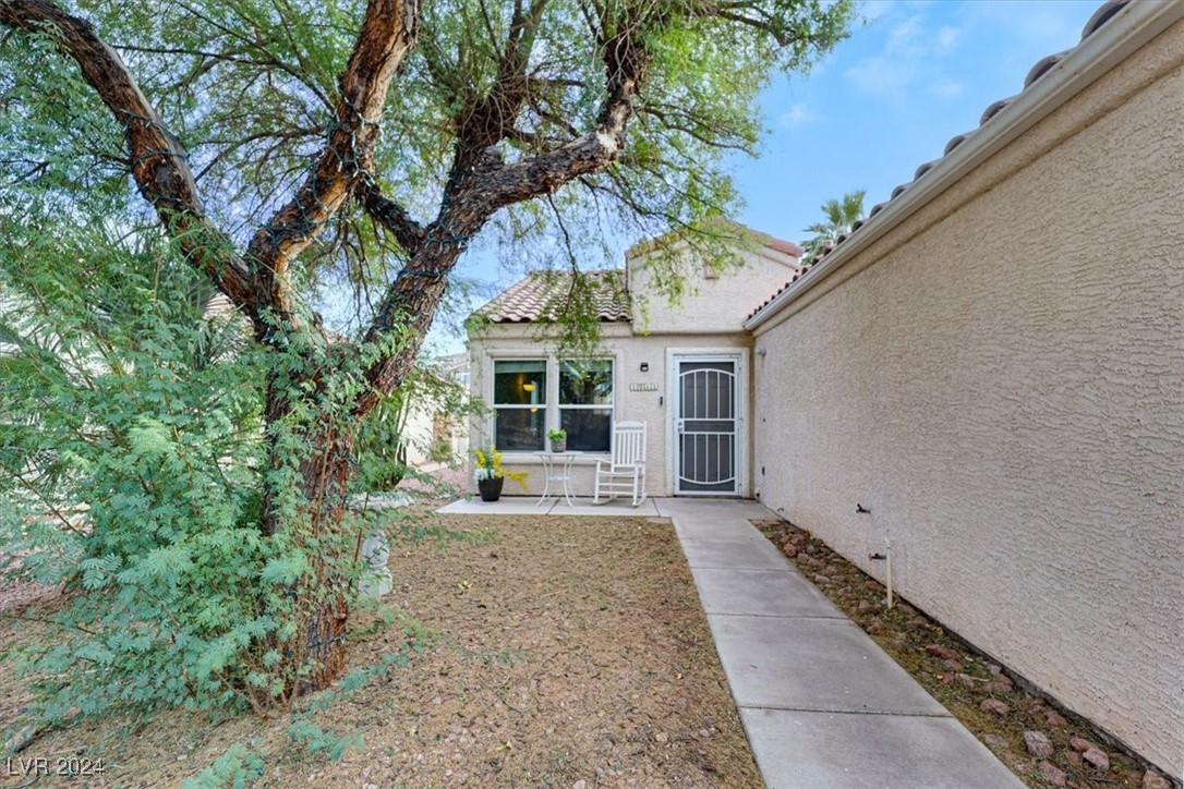 1061 Spotted Bull Court, Henderson, Nevada image 3