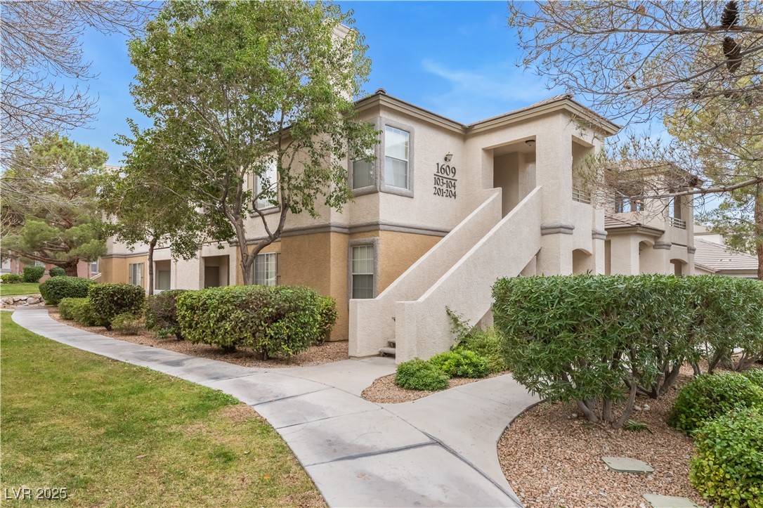 1609 Queen Victoria Street 201