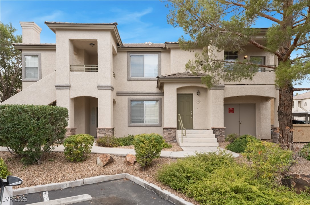 1609 Queen Victoria Street 201