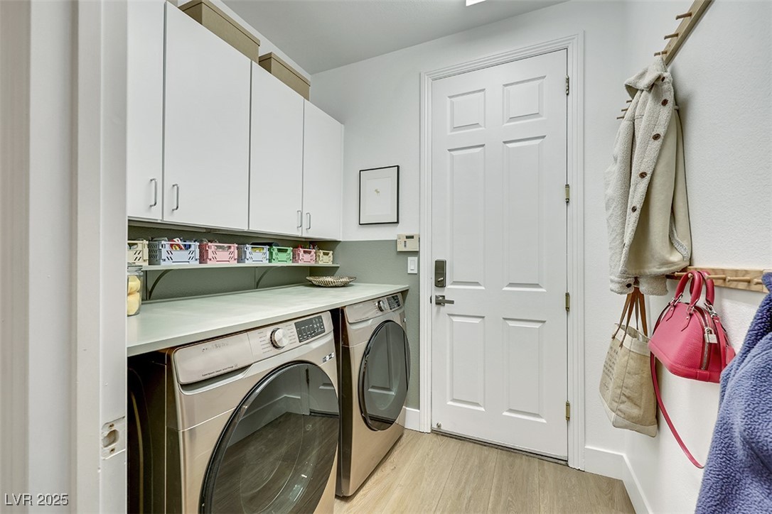 Las Vegas, Nevada 89138, United States, 4 Bedrooms Bedrooms, ,3 BathroomsBathrooms,Residential,Pending,109572