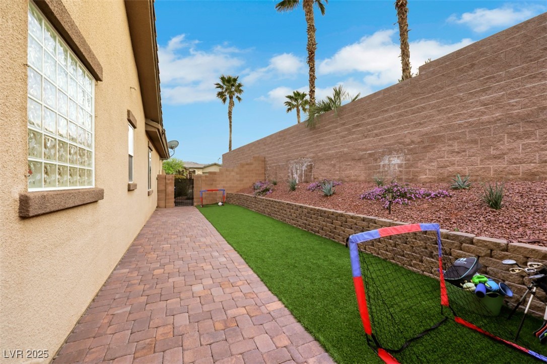 Las Vegas, Nevada 89138, United States, 4 Bedrooms Bedrooms, ,3 BathroomsBathrooms,Residential,Pending,109572