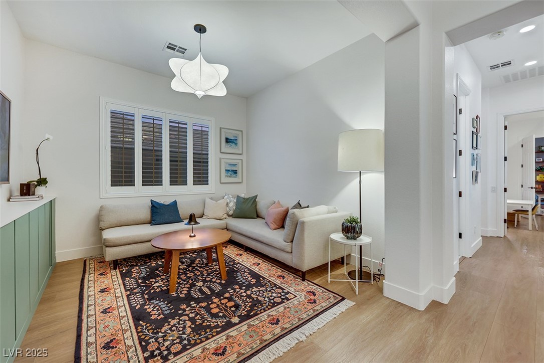 Las Vegas, Nevada 89138, United States, 4 Bedrooms Bedrooms, ,3 BathroomsBathrooms,Residential,Pending,109572