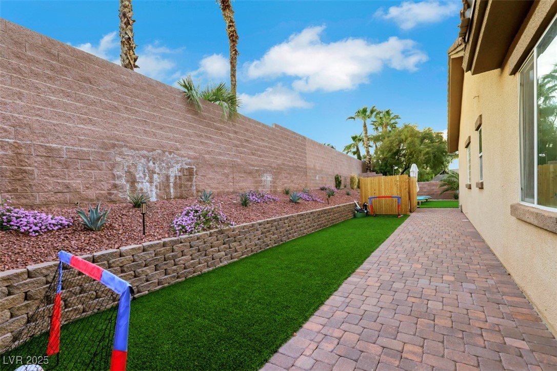 Las Vegas, Nevada 89138, United States, 4 Bedrooms Bedrooms, ,3 BathroomsBathrooms,Residential,Pending,109572