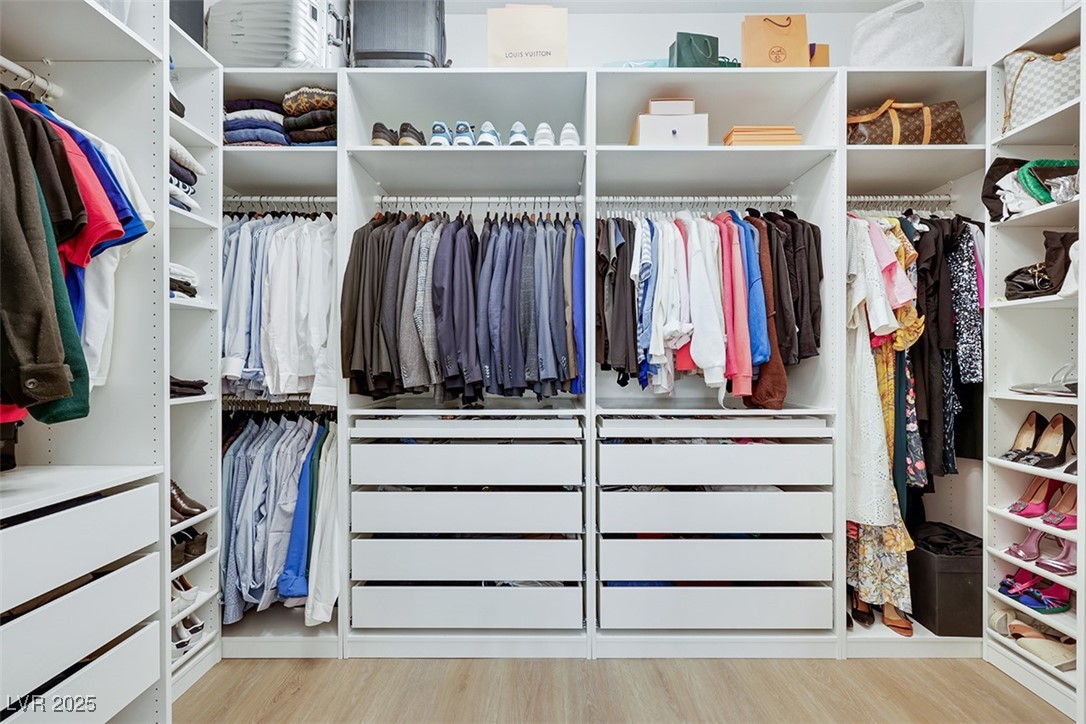 Las Vegas, Nevada 89138, United States, 4 Bedrooms Bedrooms, ,3 BathroomsBathrooms,Residential,Pending,109572