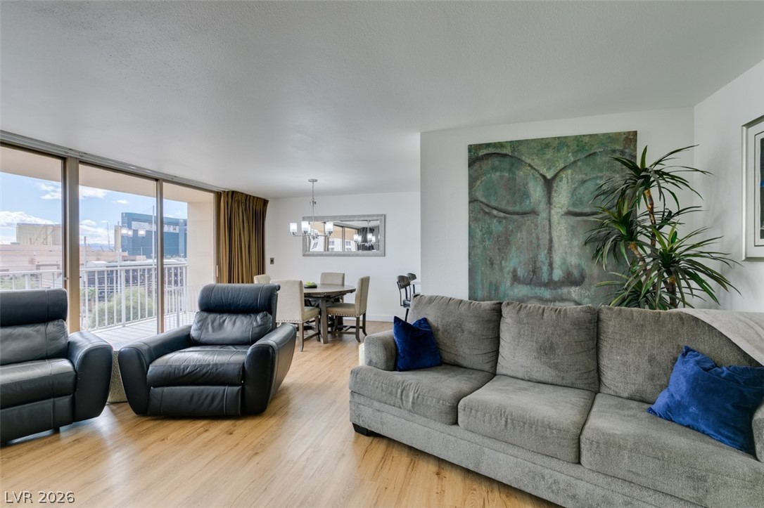 205 E Harmon Avenue 1005