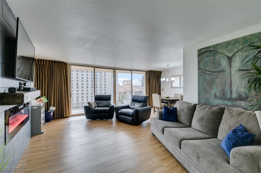 205 E Harmon Avenue 1005