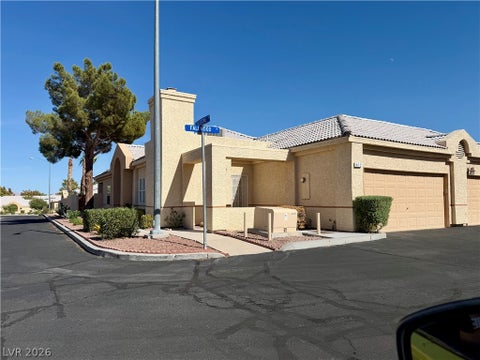 Townhouse For Rent - 412 Fallwood Lane<br/> Clark County, Las Vegas, NV 89107