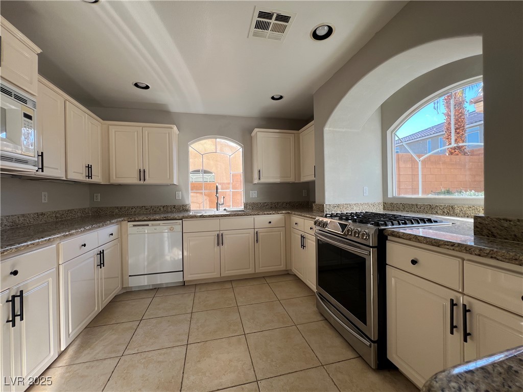 11009 Royal Highlands Street, Las Vegas, Nevada image 10