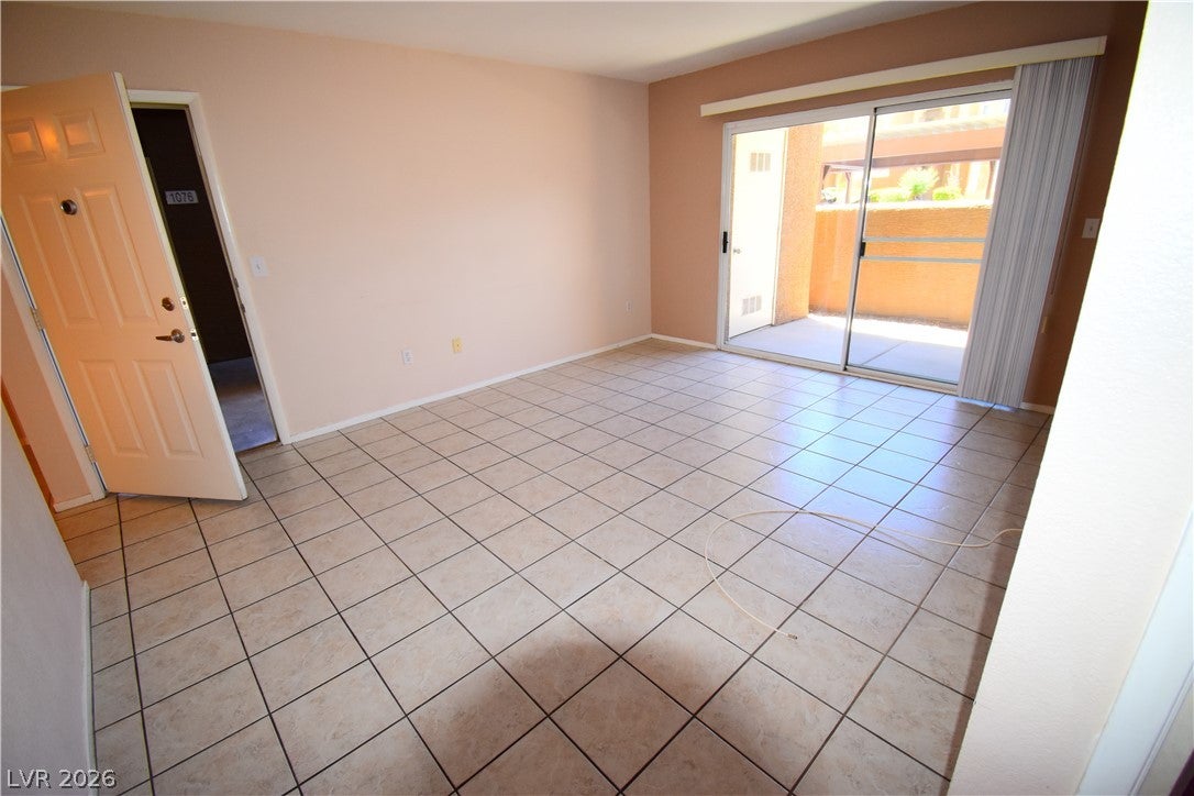 8070 W Russell 1075