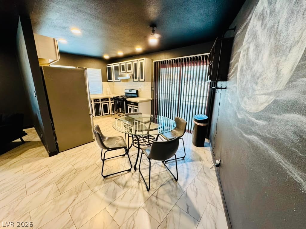 4672 Newton Drive