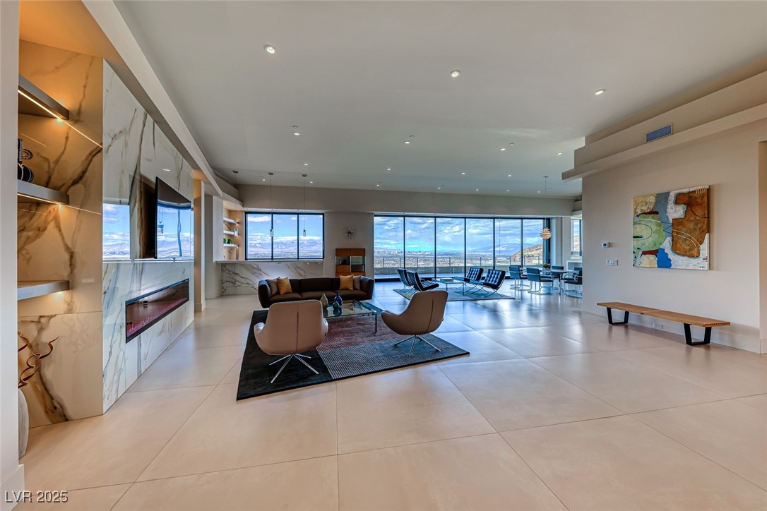 677 Overlook Rim Drive