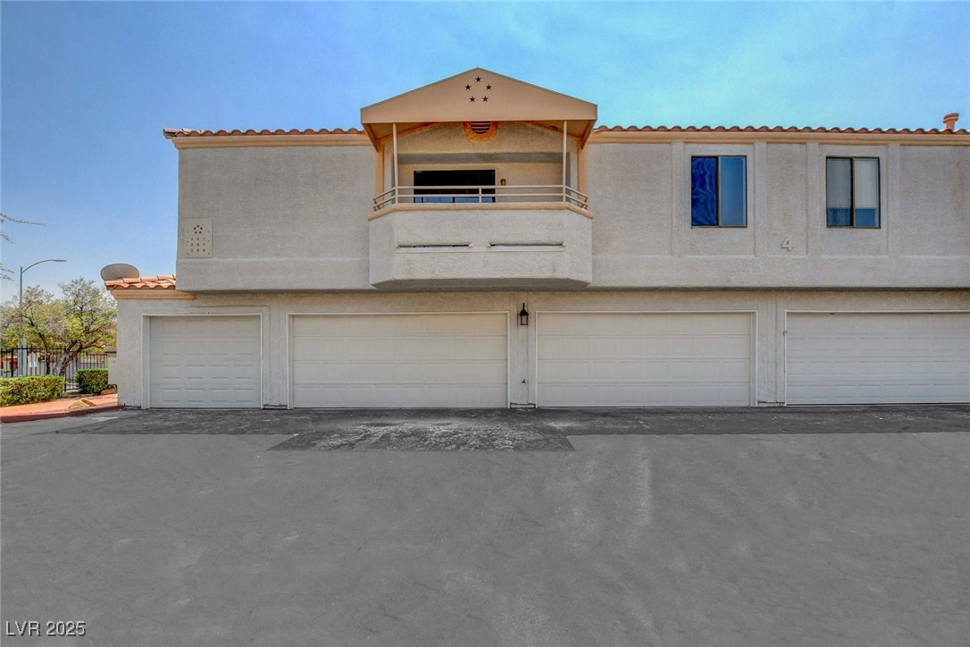 8452 Boseck Drive 208