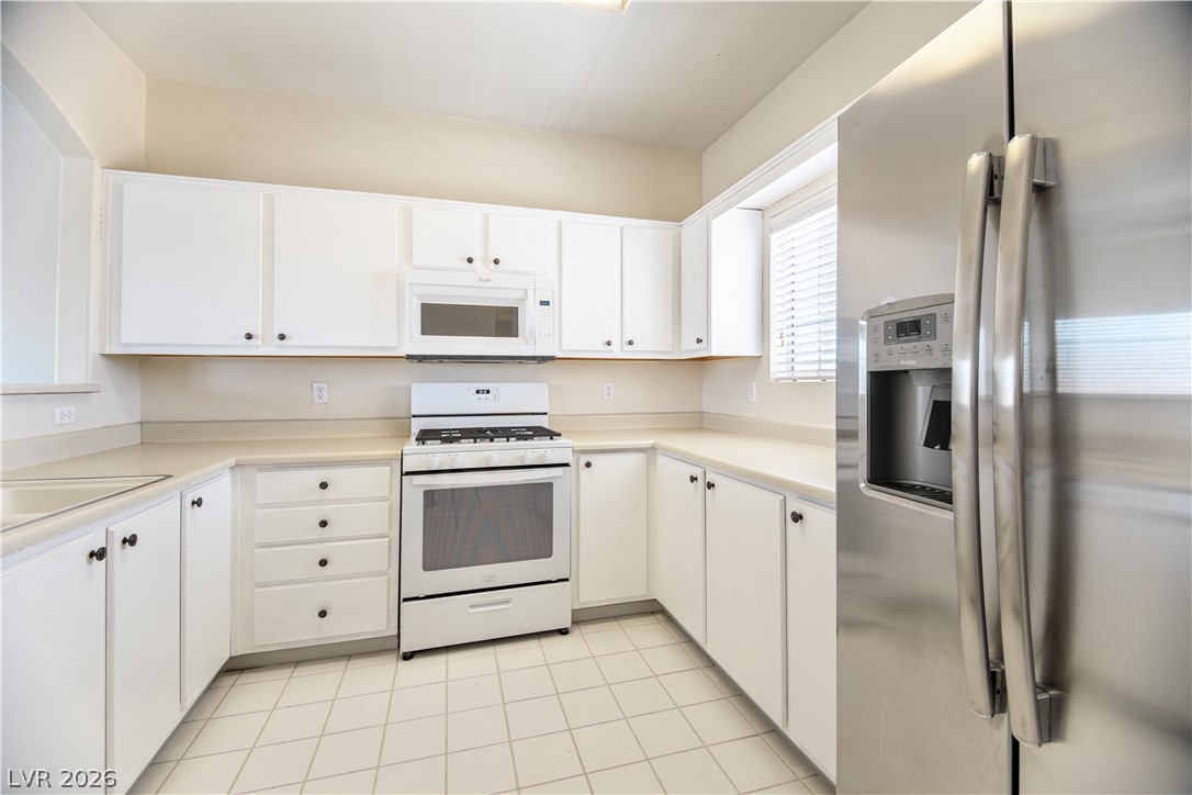 1900 N Torrey Pines Drive 201