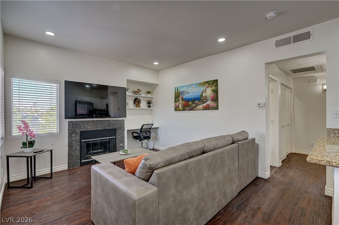 251 S Green Valley Parkway 4822