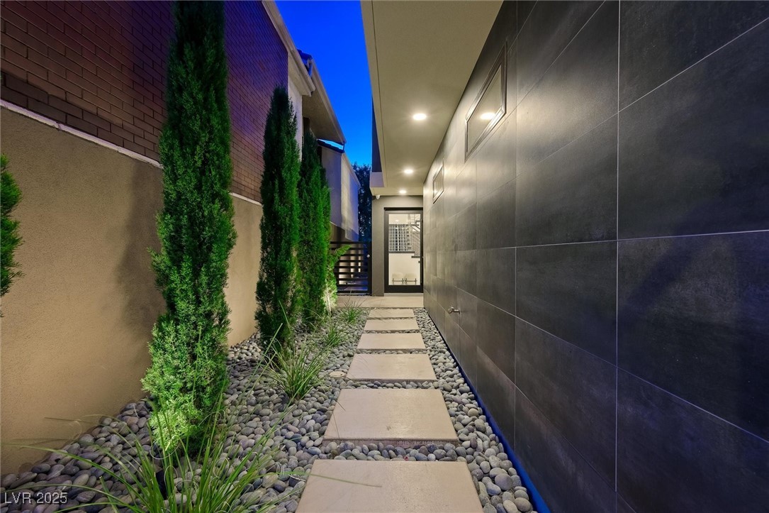 2819 Queens Courtyard Drive