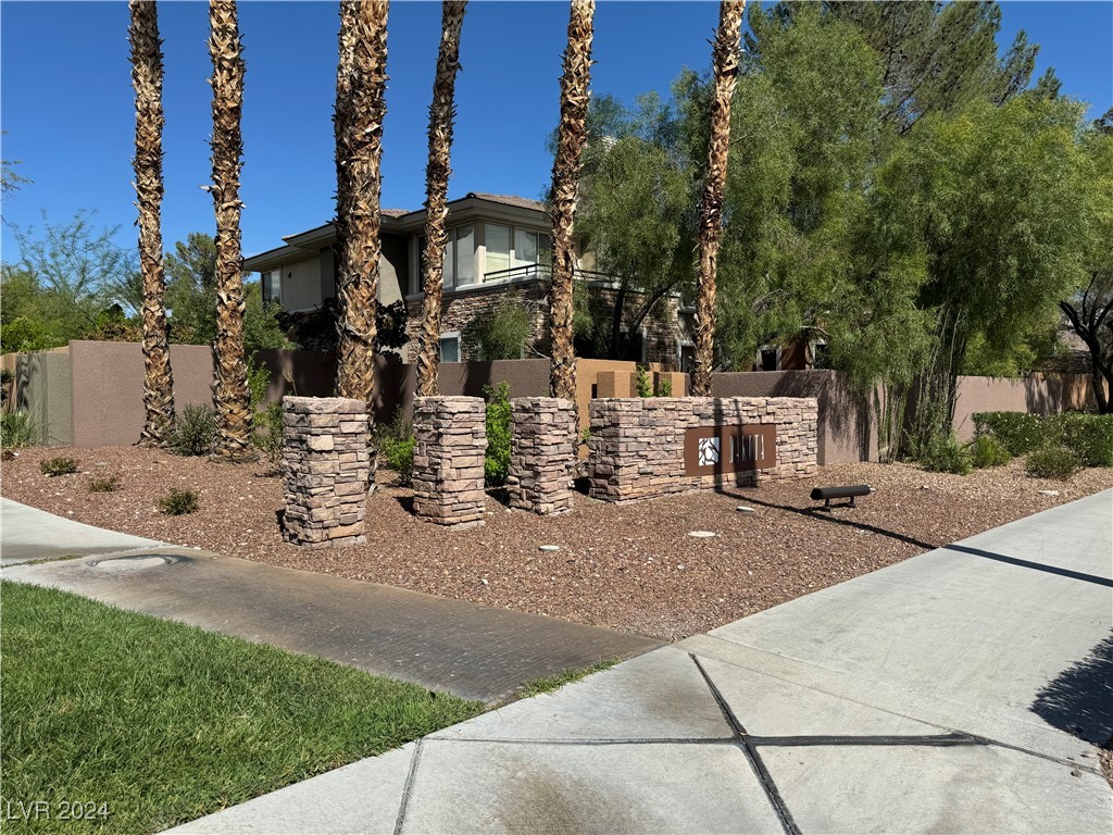 656 Peachy Canyon Circle 203