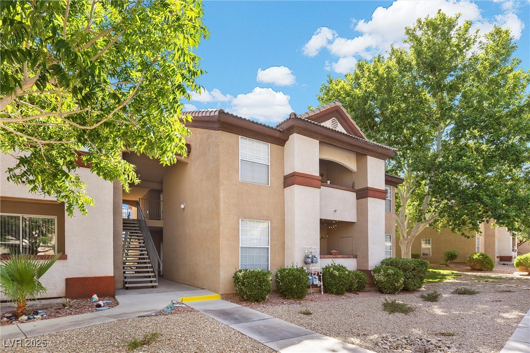 231 W Horizon Ridge Parkway 1228