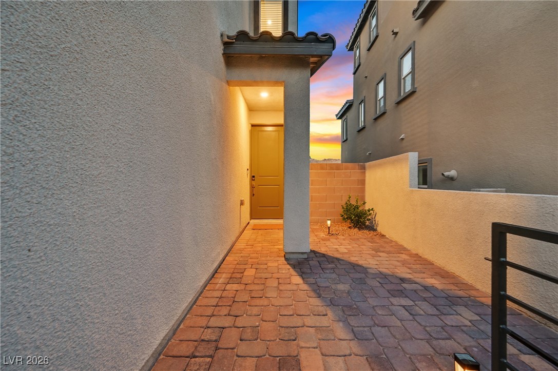 11636 Desert Hollow Avenue