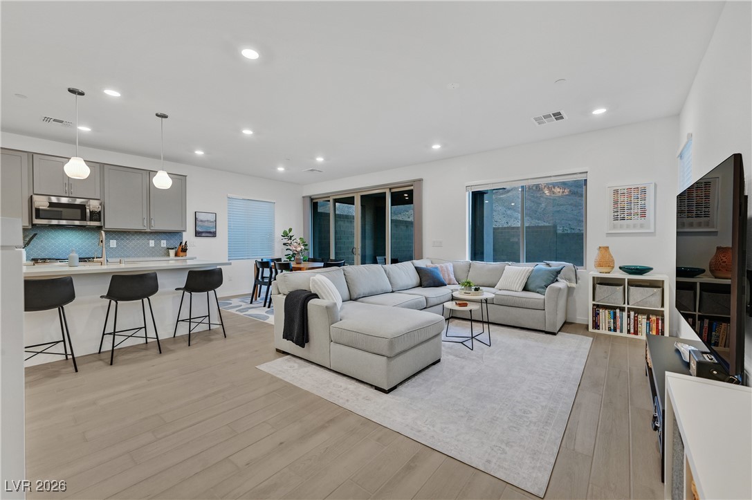 11636 Desert Hollow Avenue