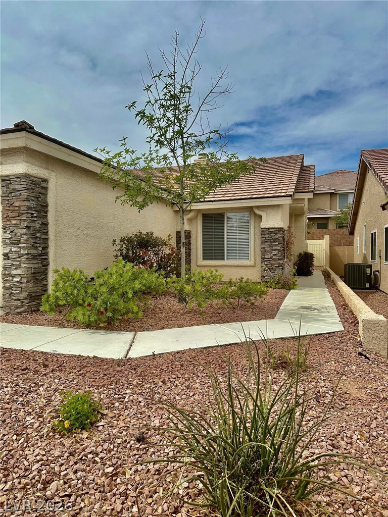1813 Lyell Canyon Lane