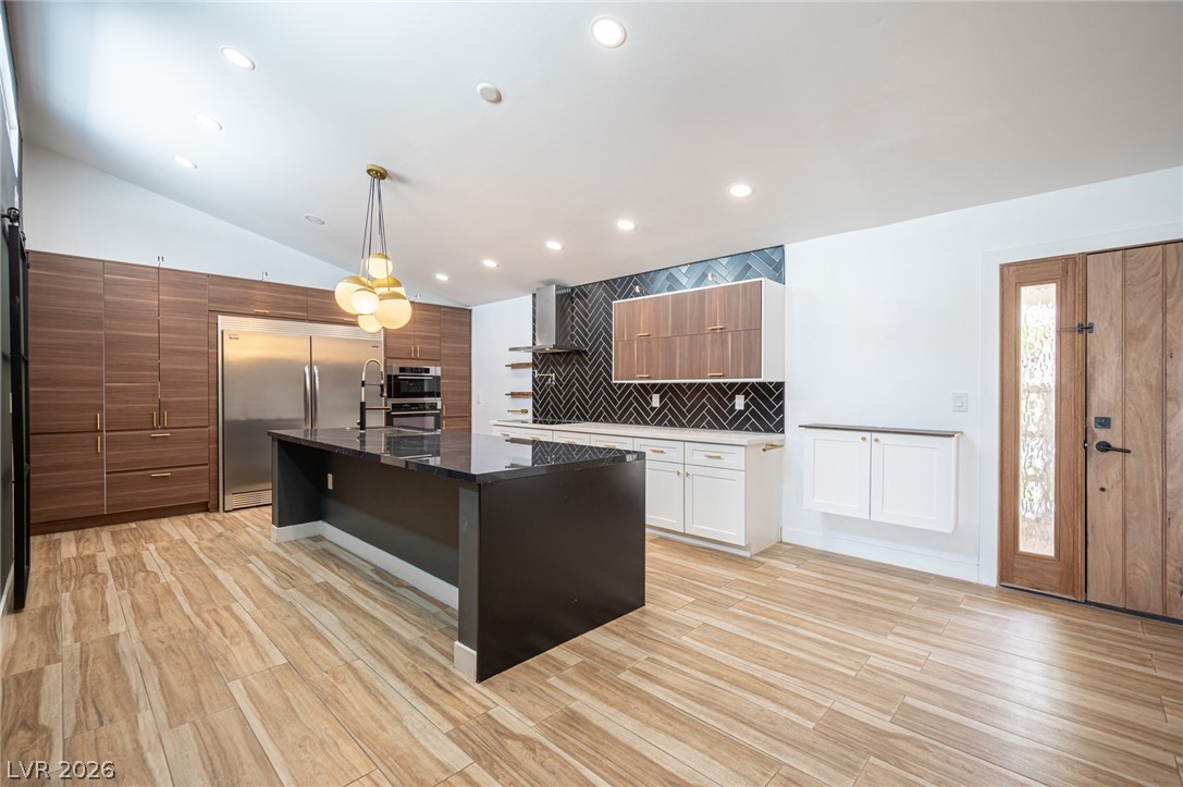 330 E Country Club Drive