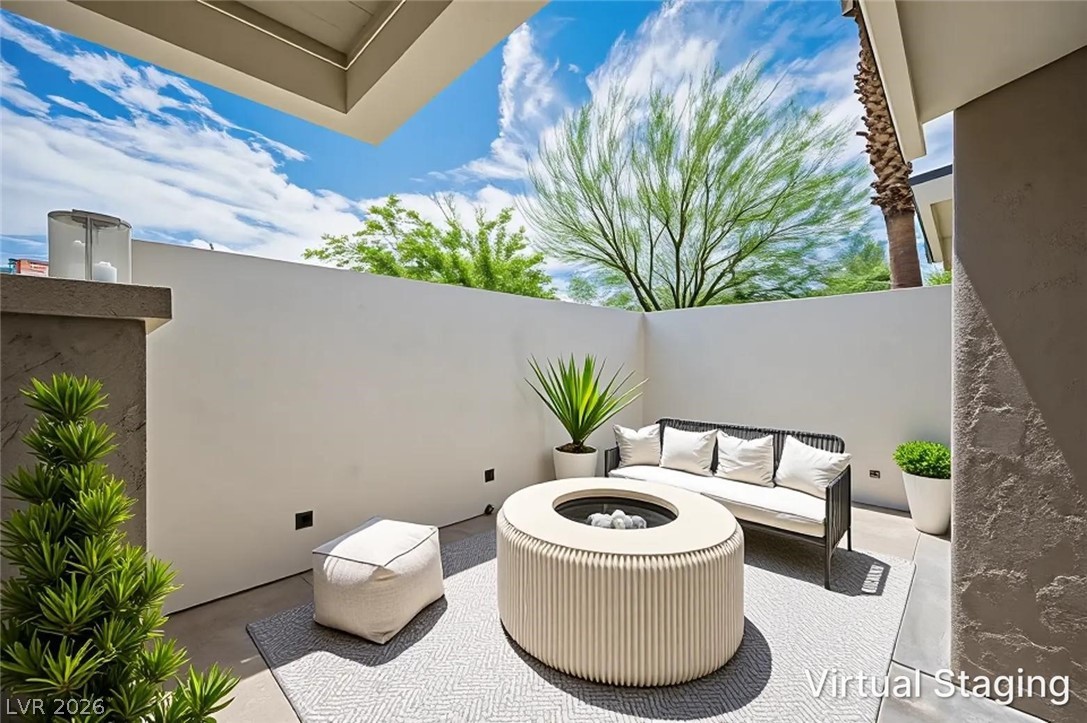 330 E Country Club Drive