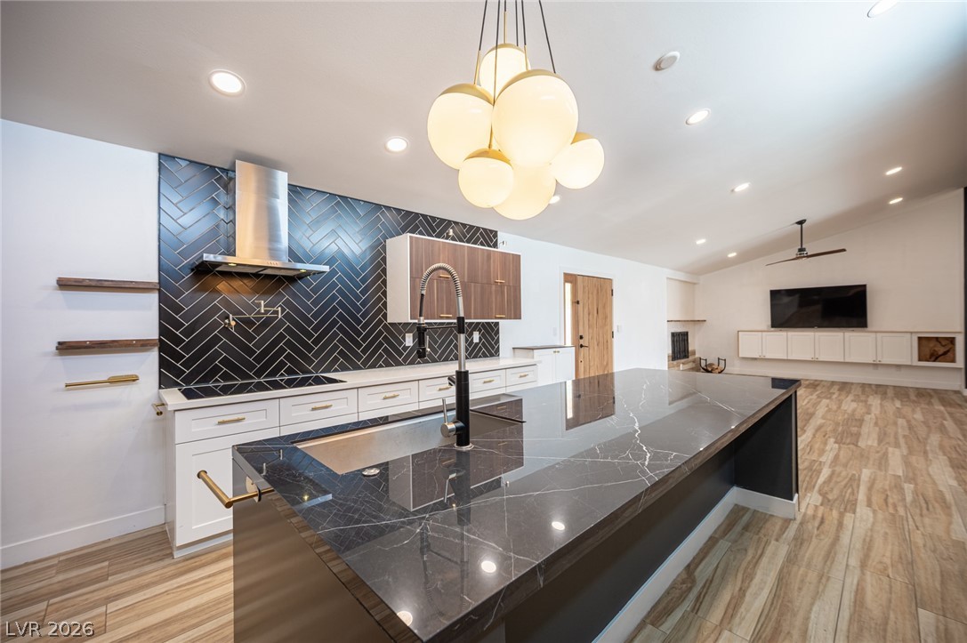 330 E Country Club Drive