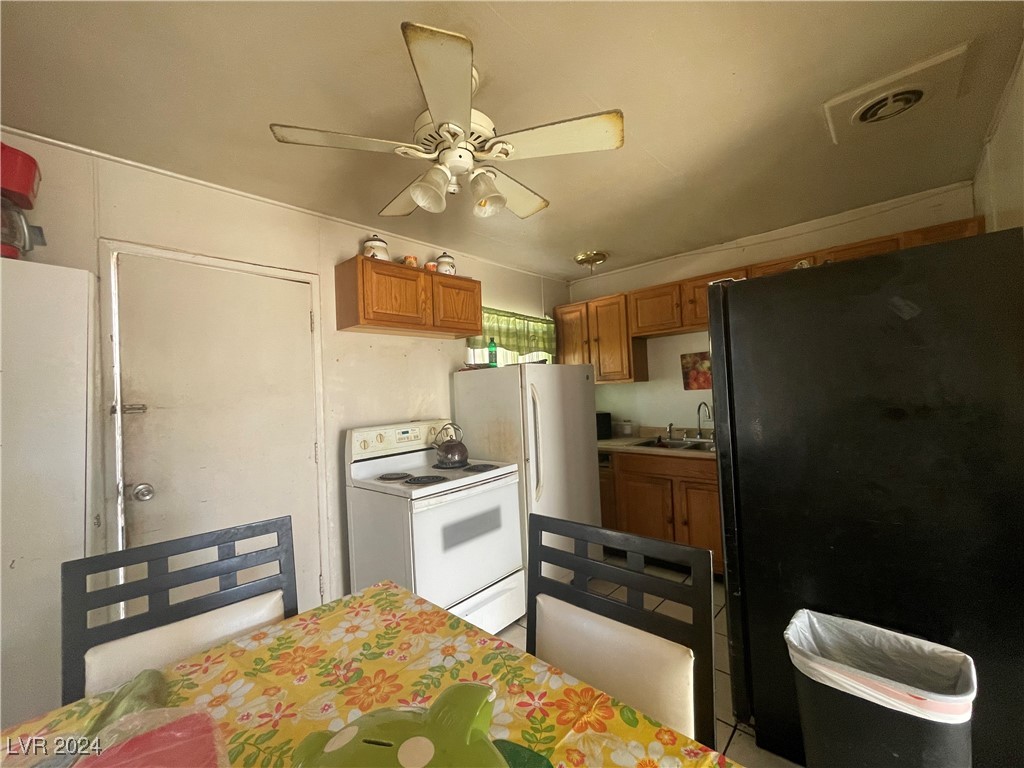 North Las Vegas, Nevada 89030, United States, 3 Bedrooms Bedrooms, ,1 BathroomBathrooms,Residential,Pending,36164