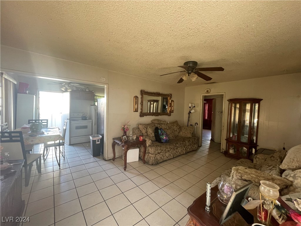 North Las Vegas, Nevada 89030, United States, 3 Bedrooms Bedrooms, ,1 BathroomBathrooms,Residential,Pending,36164
