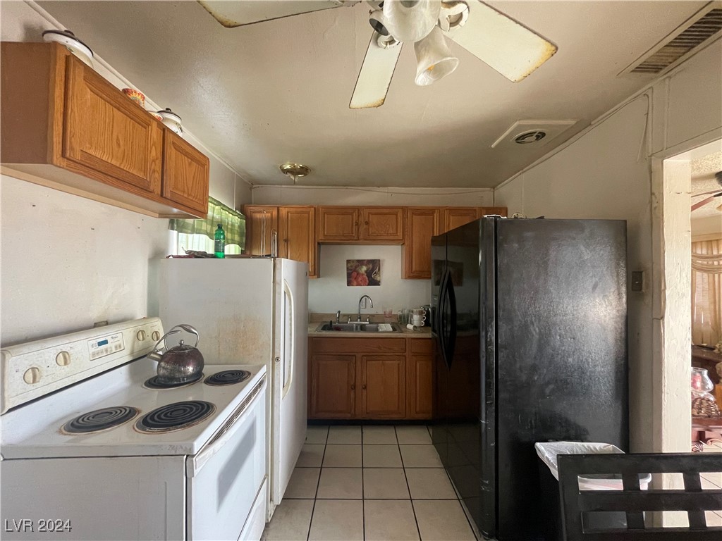 North Las Vegas, Nevada 89030, United States, 3 Bedrooms Bedrooms, ,1 BathroomBathrooms,Residential,Pending,36164