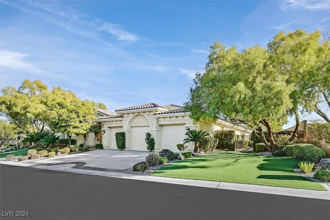 Las Vegas, Nevada 89135, United States, 4 Bedrooms Bedrooms, ,5 BathroomsBathrooms,Residential,Pending,23683