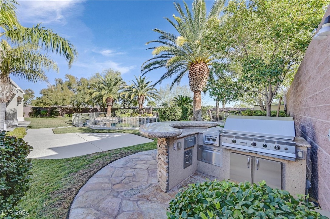 Las Vegas, Nevada 89135, United States, 4 Bedrooms Bedrooms, ,5 BathroomsBathrooms,Residential,Pending,23683