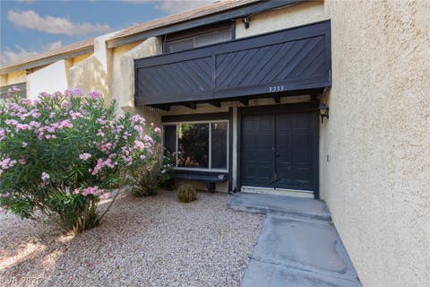 Townhouse For Sale - 3233 Kinsale Court<br/> Las Vegas, NV 89121