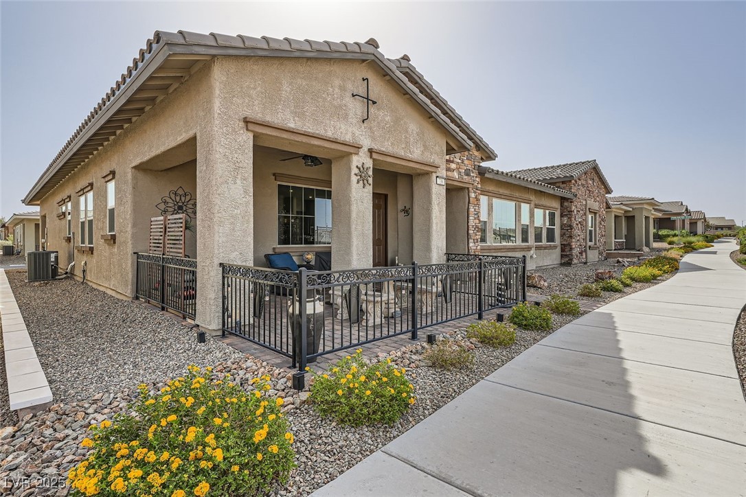 Properties 1 738 Purple Knoll Walk