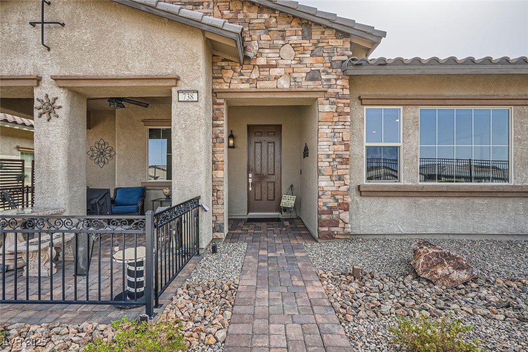 Properties 2 738 Purple Knoll Walk