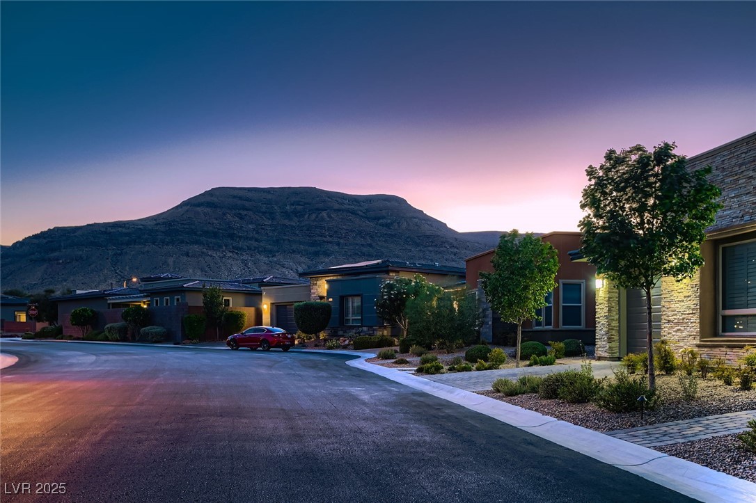 9889 Gemstone Sunset Avenue