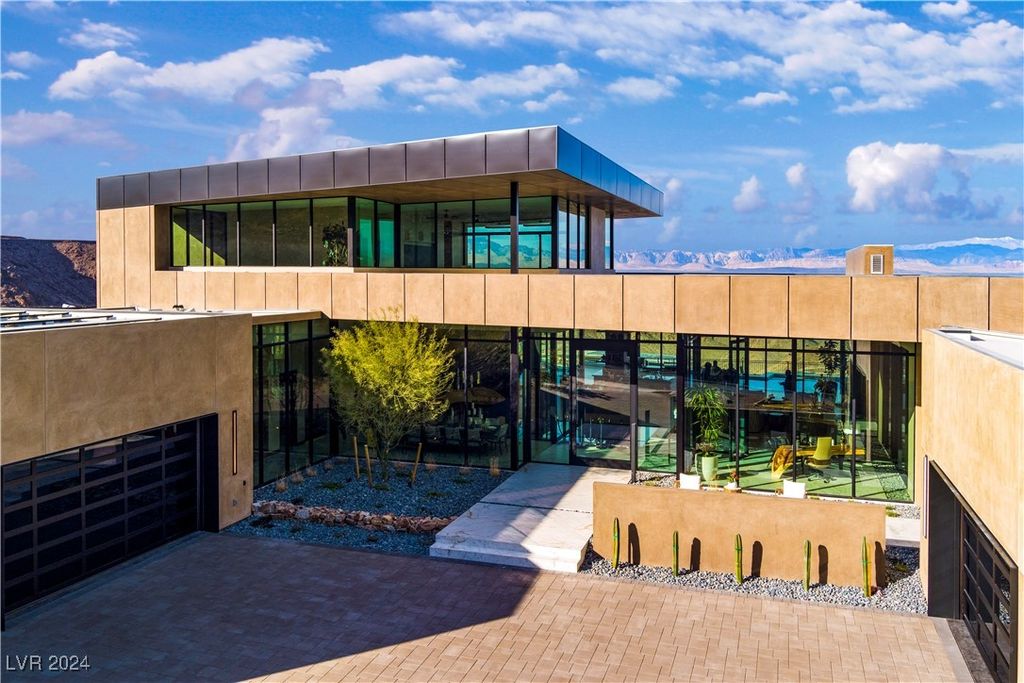 Photo of 7 Stoneshead Court, Henderson, NV 89012 (MLS # 2633010)