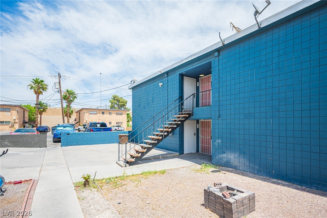 2937 Stewart Avenue