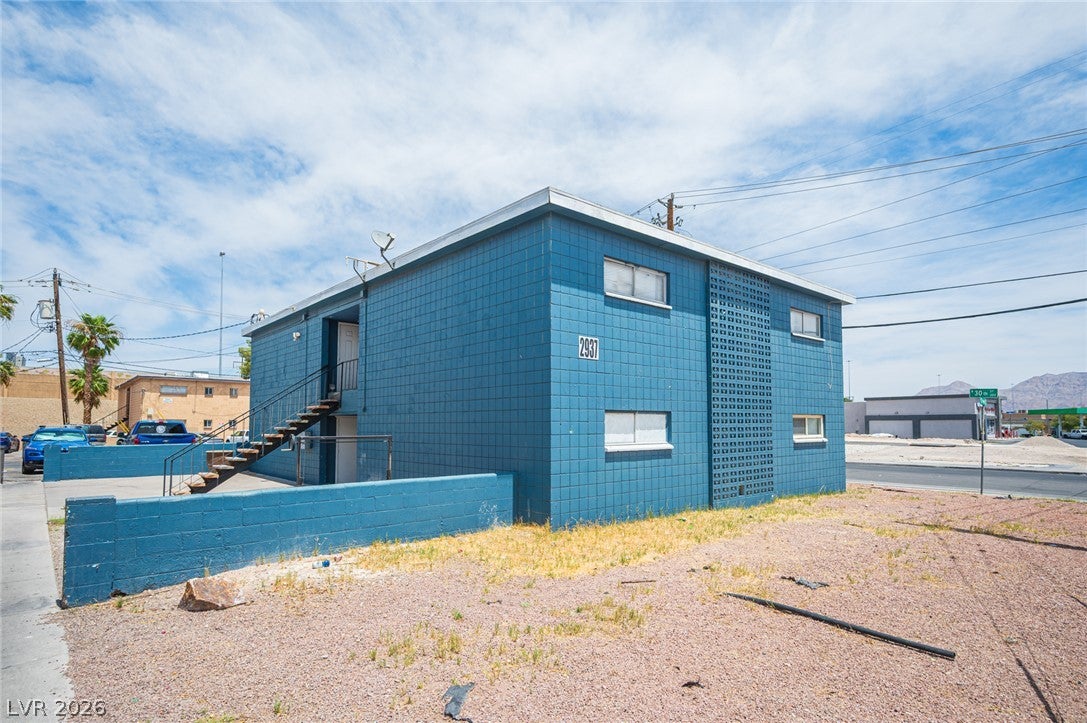 2937 Stewart Avenue