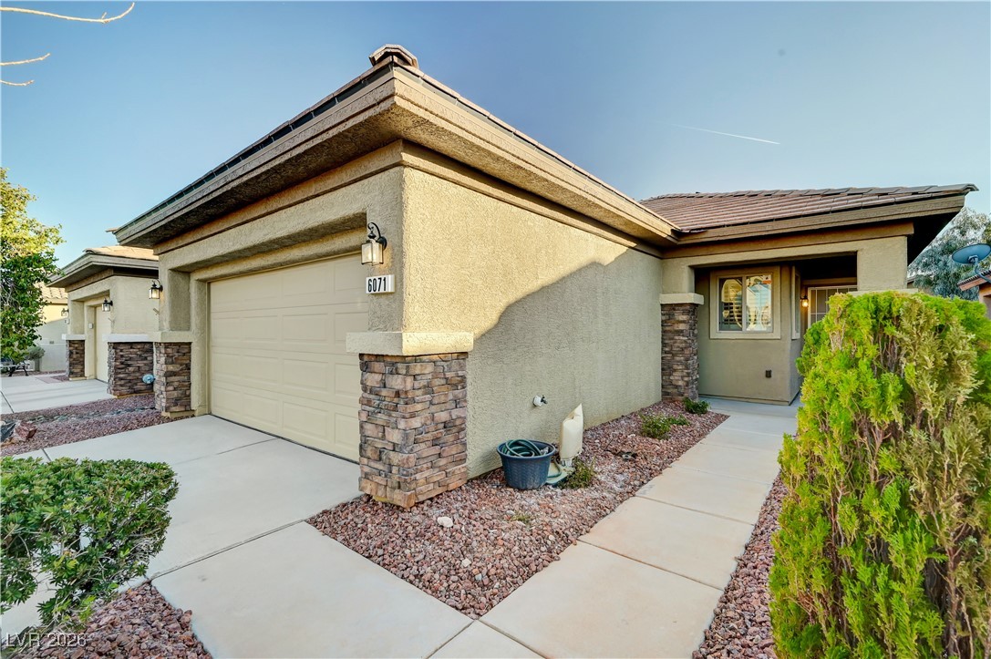 6071 SADDLE HORSE Avenue