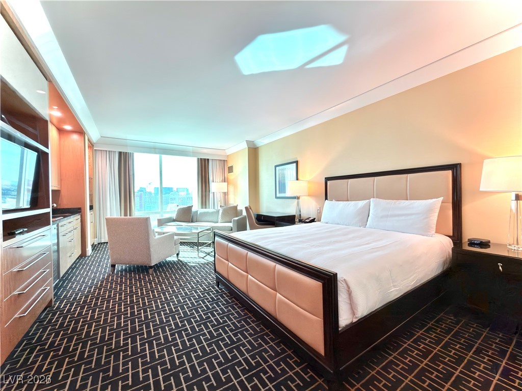 2000 N Fashion Show Drive 3803